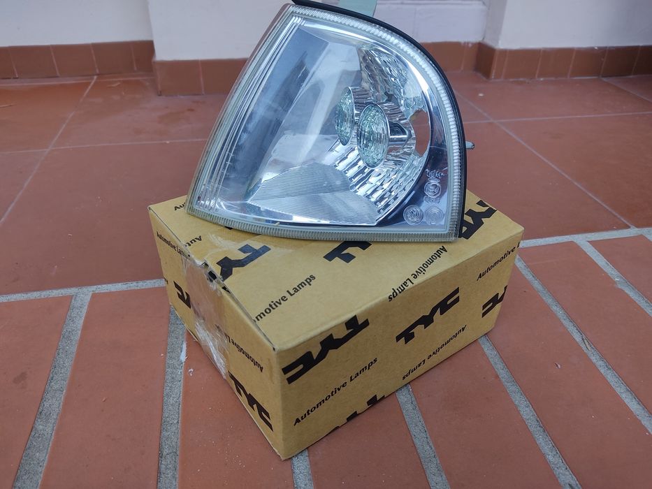 Повторювач повороту передній лівий Skoda Octavia Tour