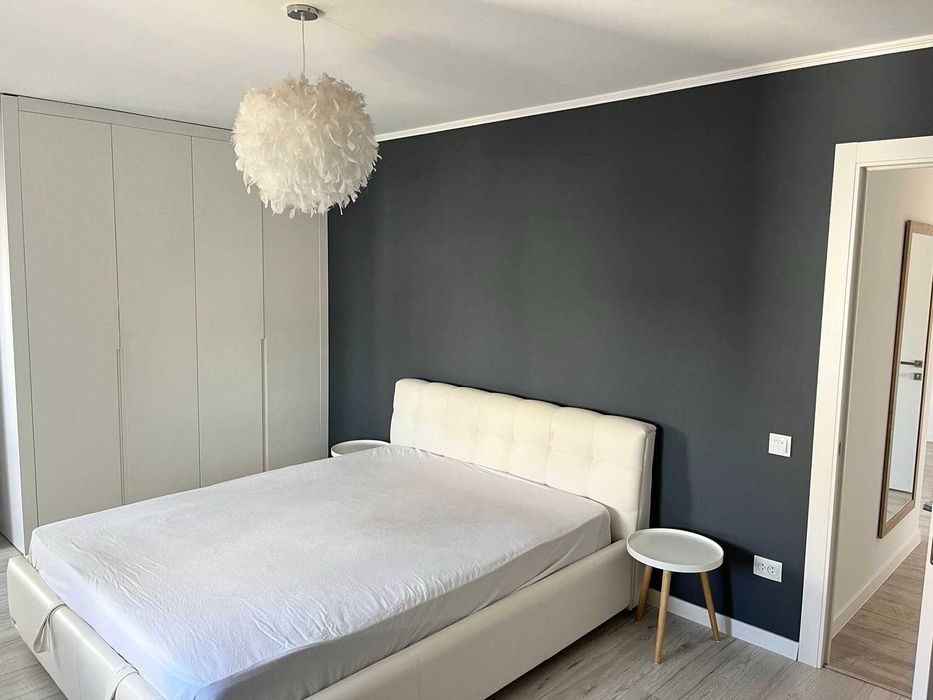 Продам простору квартиру-студію з панорамним виглядом по Коновальця