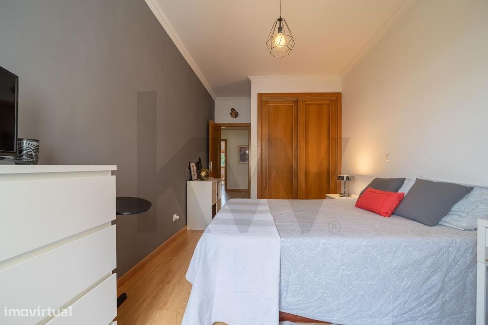 Apartamento T3 com Suite, Arrecadação e Garagem para 3 Carros