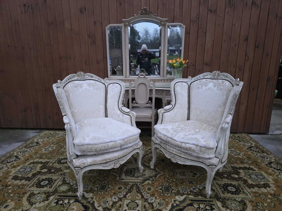 Stylowy fotel typu Ludwik – jasna tapicerka #2194 Stylowy Węgrów