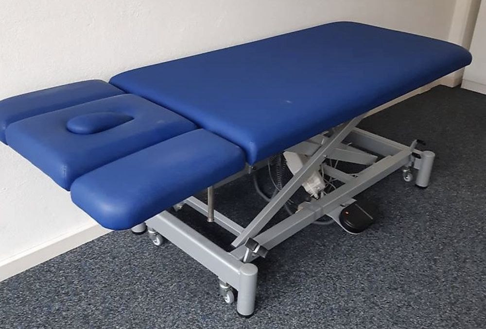 Електричний масажний,терапевтичний стіл ( кушетка)