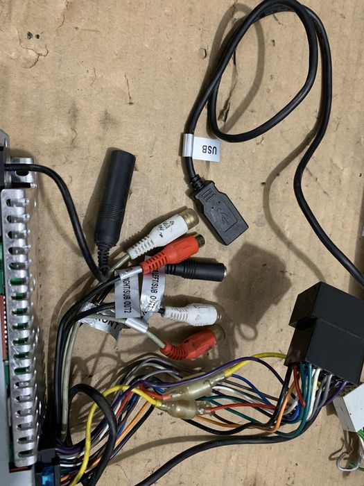 Автомагнітола магнітола Clarion CZ200E