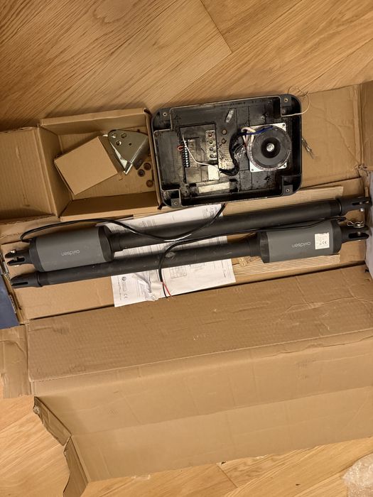 Kit portas batentes AVIDSEN STYRKA 310 IP44 240W 120º 150KG