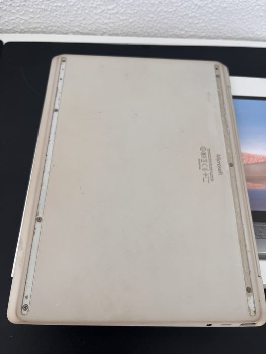 Microsoft Surface Laptop Go