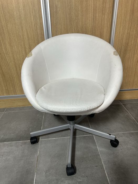 Cadeira Ikea Skruvsta branca