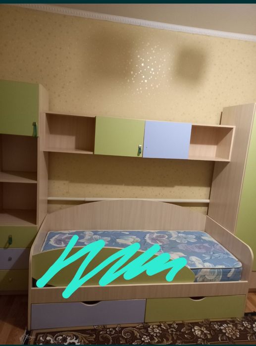 Дитяча стінка з ліжком