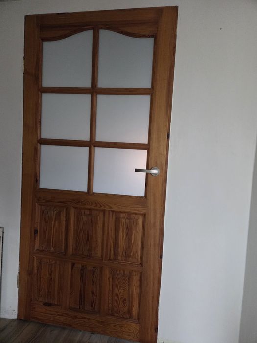 Drzwi drewniane z ościeżnicami 4 szt