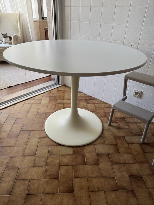 Mesa Docksta Ikea