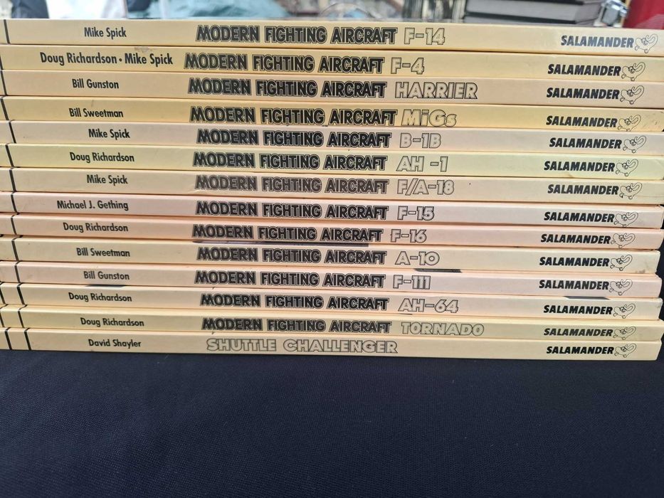 coleção de livros aviação militar Salamander.