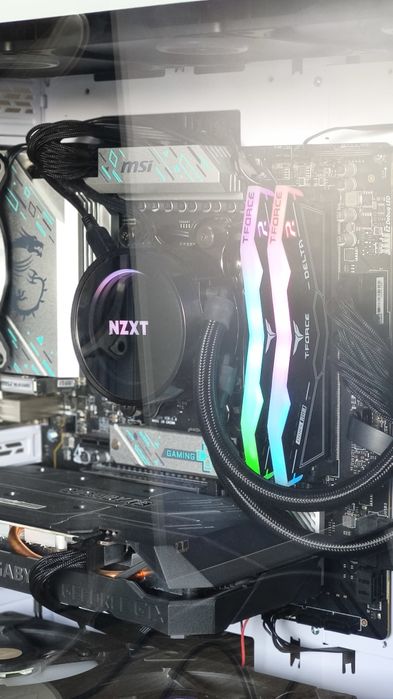 Computador caixa lian li, Ryzen 9 7900, placa gráfica 1650 e 32 GB Ram