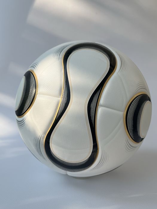Футбольний мʼяч в кольрах Teamgeist (без написів). Розмір 5. Термошов