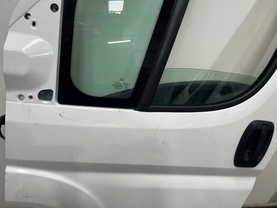 Porta frontal esquerda Peugeot Boxer/ Citroen Jumper (2018)