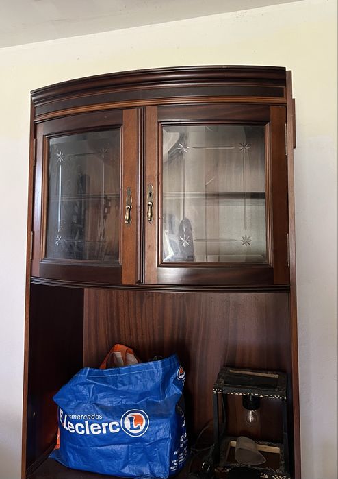 Armário de sala em bom estado.