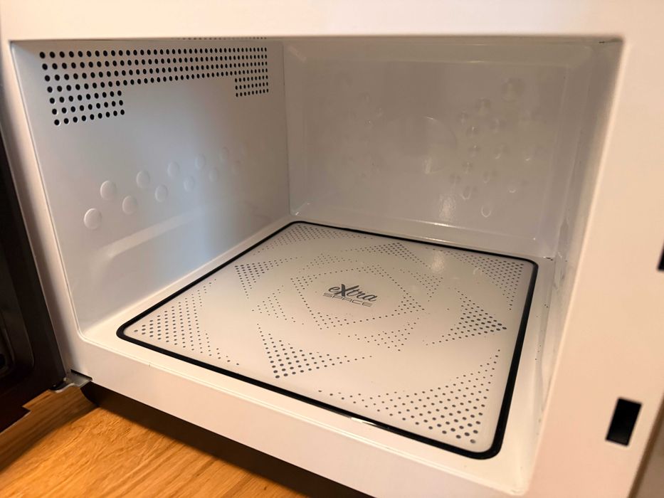 Mikrofalówka z grillem Whirlpool, piękna duża i zadbana