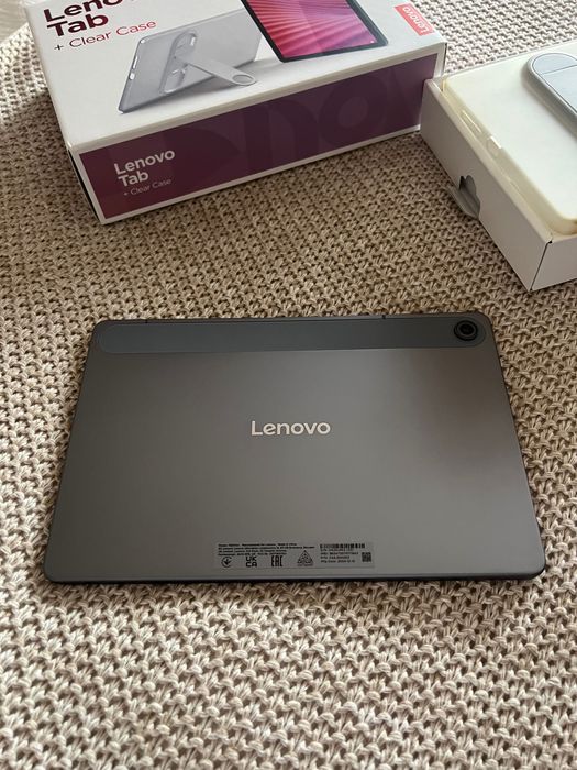 Lenovo Tab 64GB + Clear Case