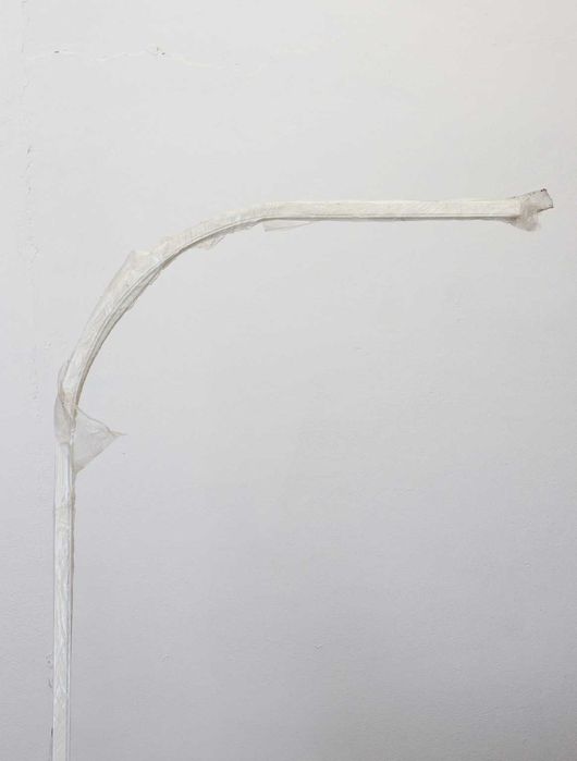 Cortina estore em tecido preto com calha incluída