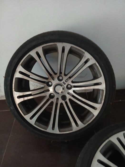 4 jantes 18 BMW com pneus 2 estao razoaveis