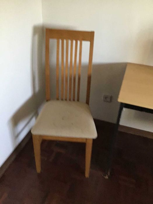 cadeira de madeira forrada tecido