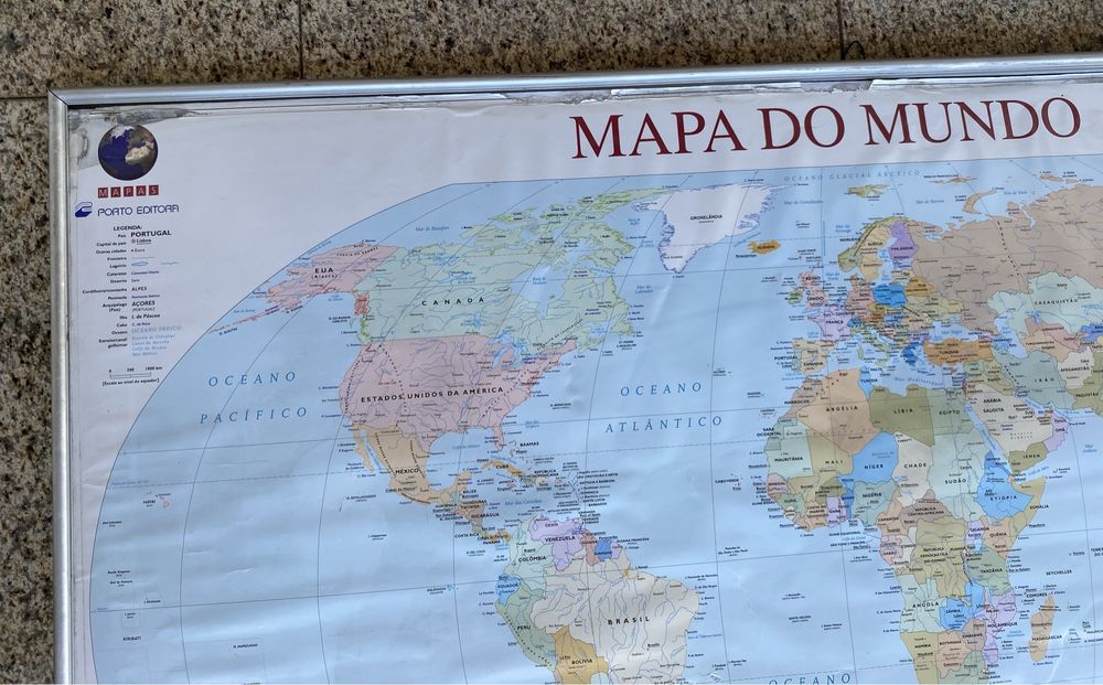 Mapa do Mundo com Bandeiras (Emoldurado) – 10€