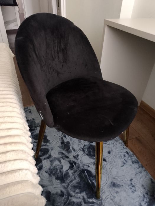 Krzesło welurowe czarne