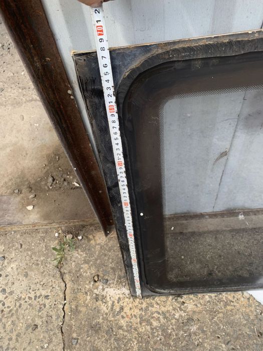 Стекла боковые на мерседес спринтер