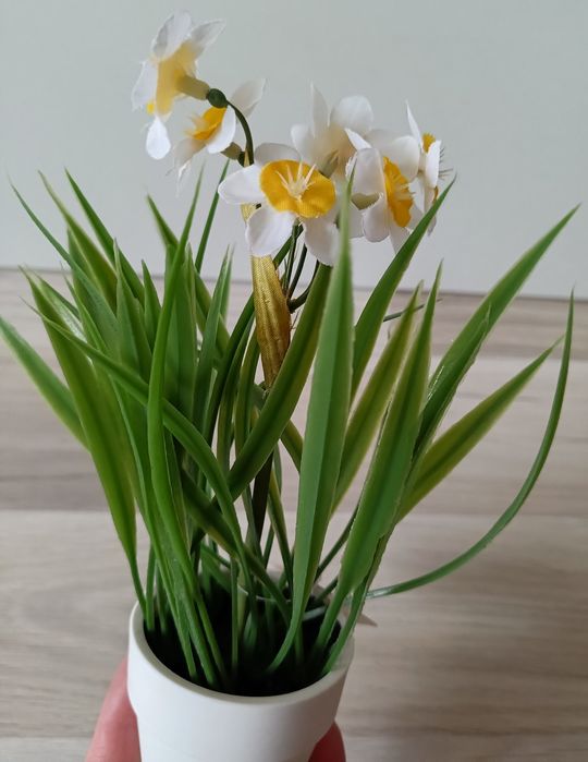 Sztuczny kwiat Narcyz Biały Źonkil w doniczce wiosenna dekoracja 20cm
