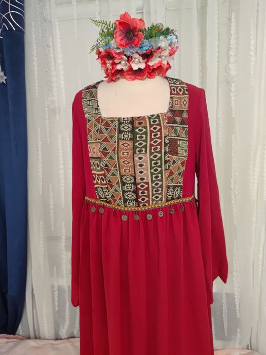 Piękny strój przebranie ludowe słowiańskie haft tiara rozmiar 36