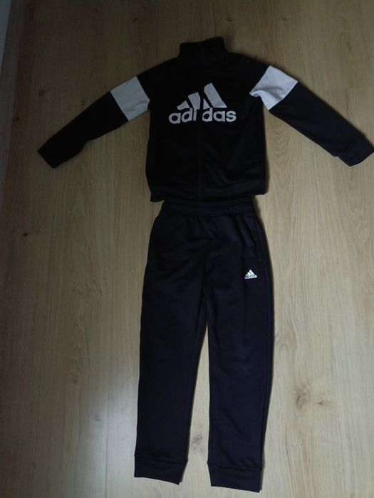 Тоненький спортивний костюм adidas