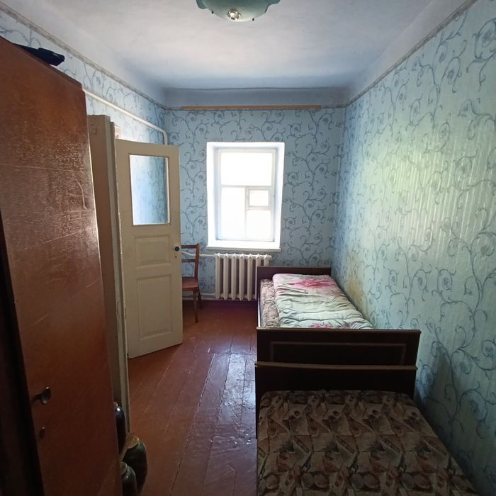 Продаю пів будинку Космонавтів, окремий двір,