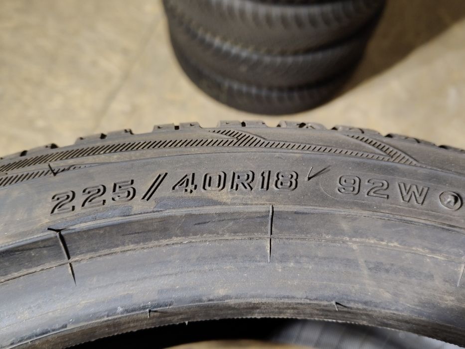 225/40R18 92 W Falken EuroWinter HS01     Z430/20B