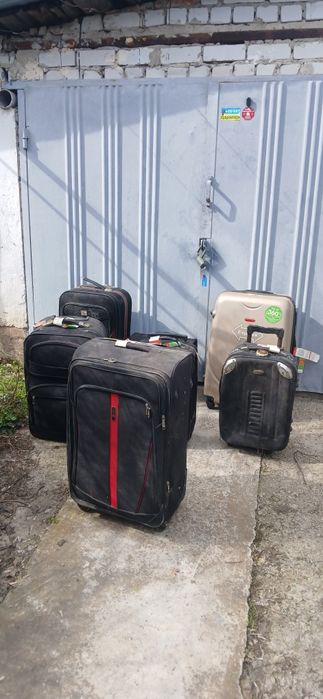 Продам чемоданы дорожные