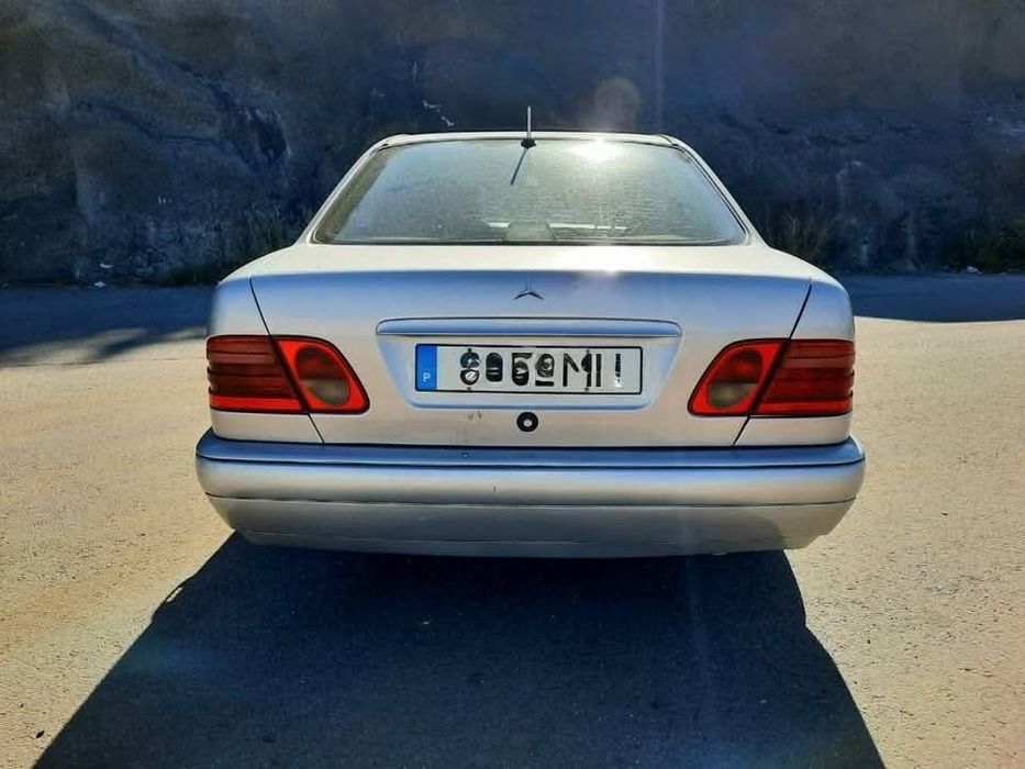 Mercedes-Benz E220