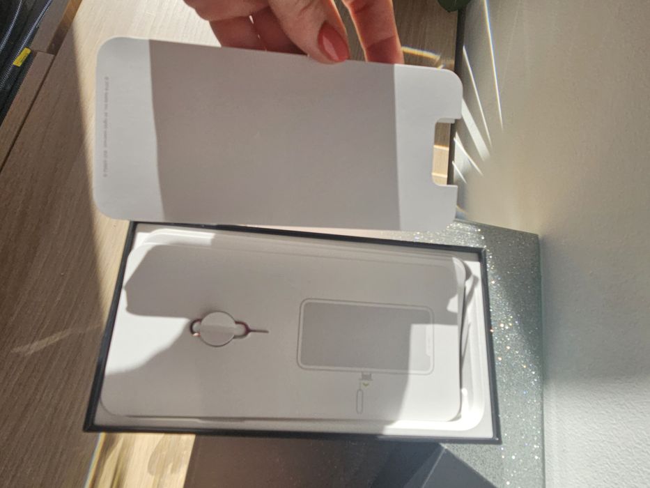 Pudełko od iPhone 11 pro max biały