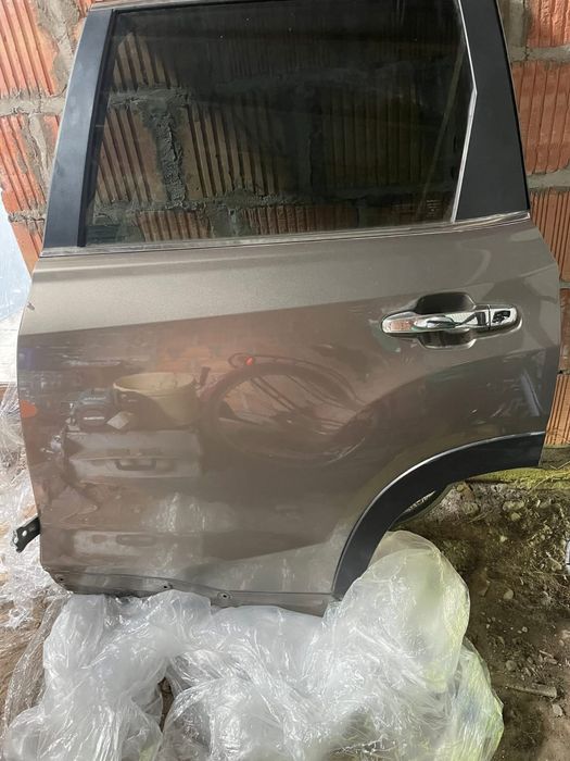 Drzwi  tył  subaru forester 2019