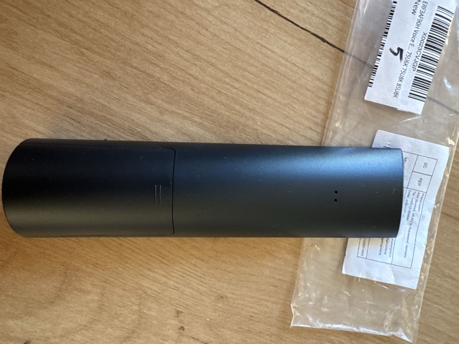 Pilot do telewizora Hisense Smart TV, kompatybilny z modelami takimi jak ERF3A90H.