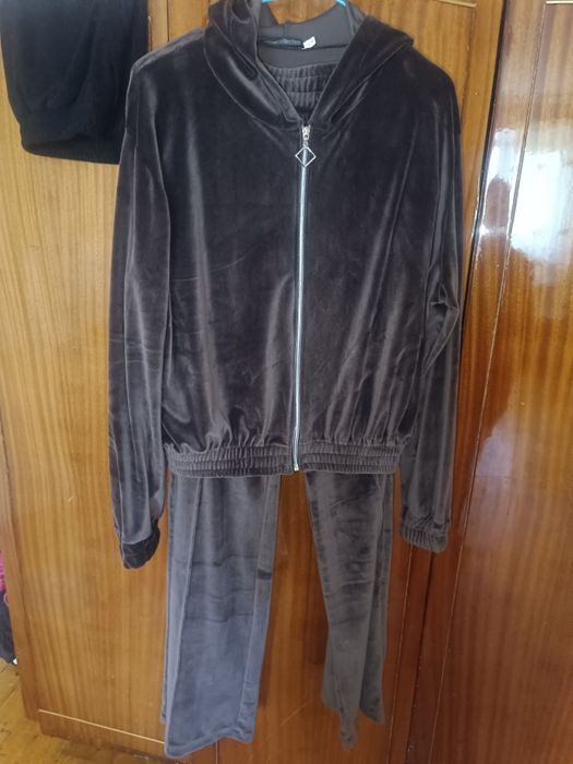 Продам велюровий костюм