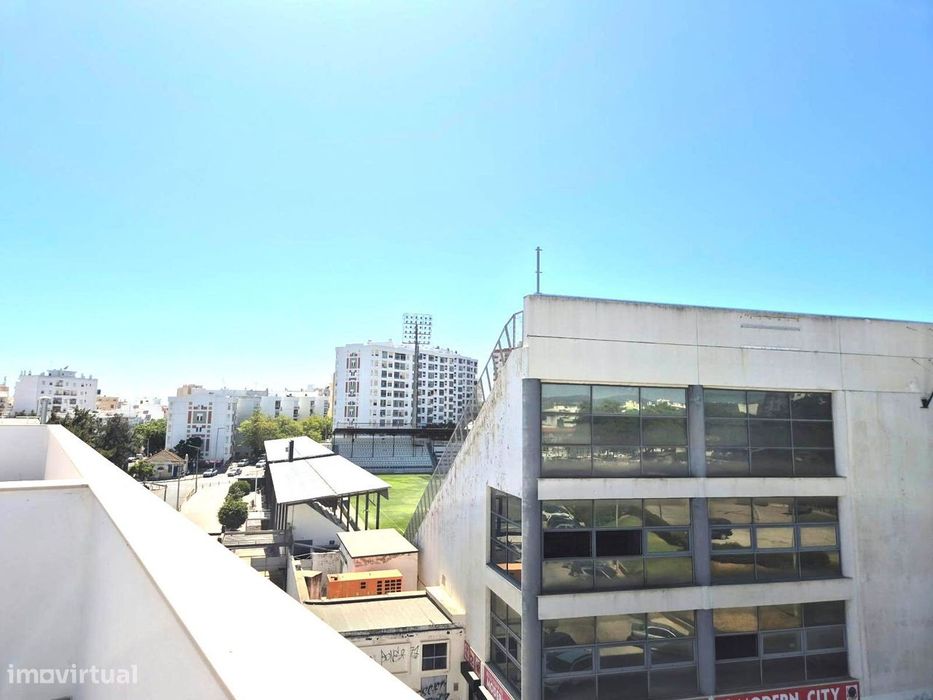 Penthouse T2 nova com garagem em Faro