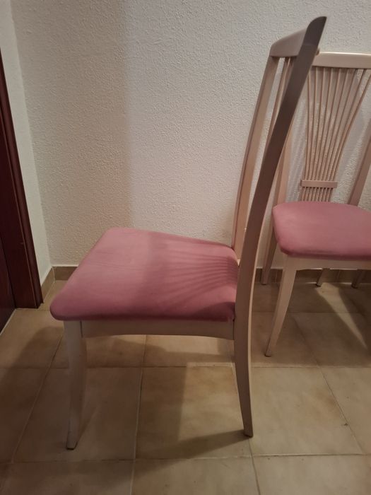 Conjunto de 6 cadeiras de Jantar - clássicas e super resistentes.