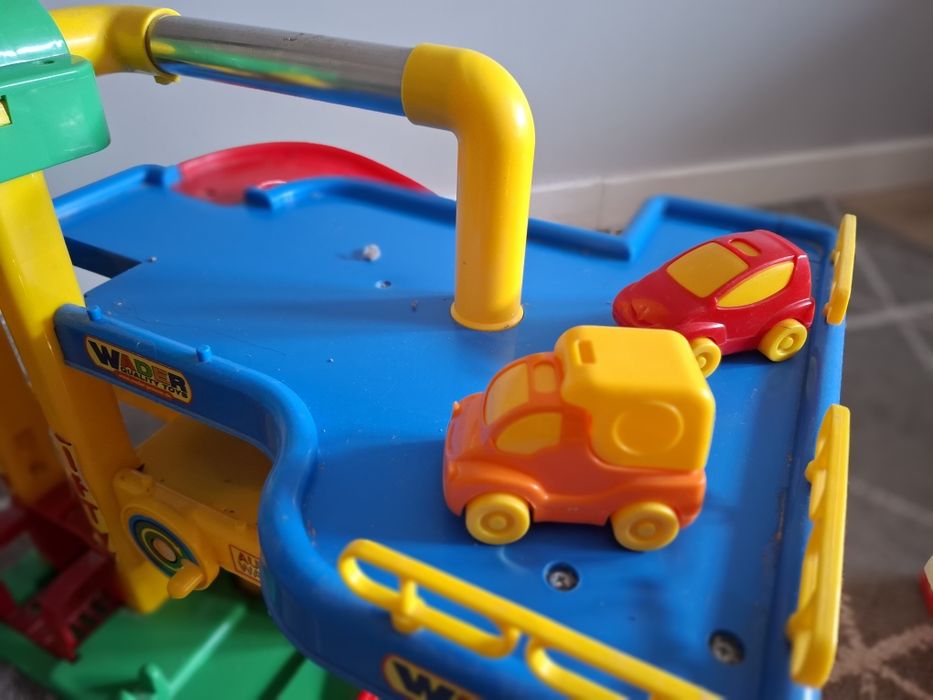 Garaz wader polesie z torami i samochodzikami