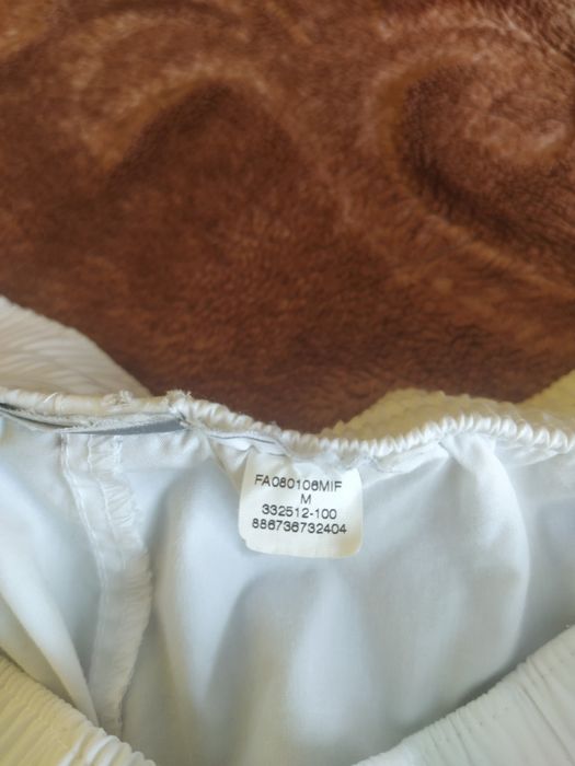 Białe spodenki 3/4 Nike rozmiar M.