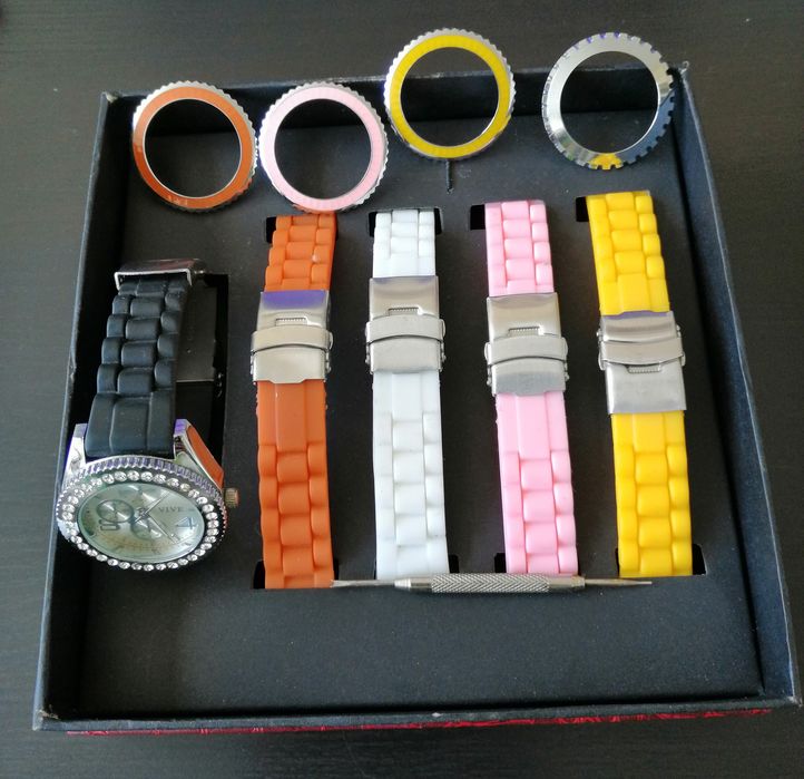 Relógio com 5 pulseiras como novo