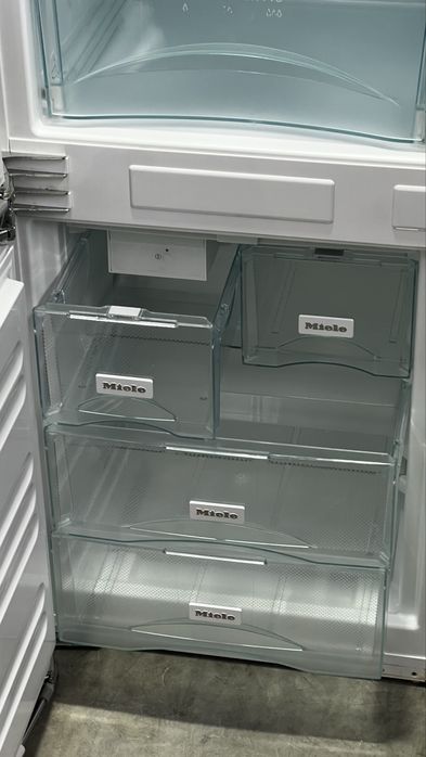 | LUX | Холодильник Miele KFN 37692 iDE IceMacer NoFrost SoftClose