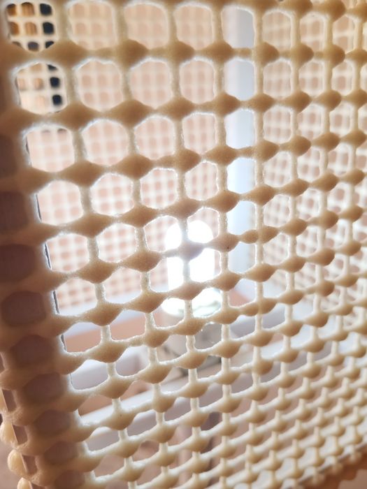 RESERVADO Candeeiro branco de pé alto.