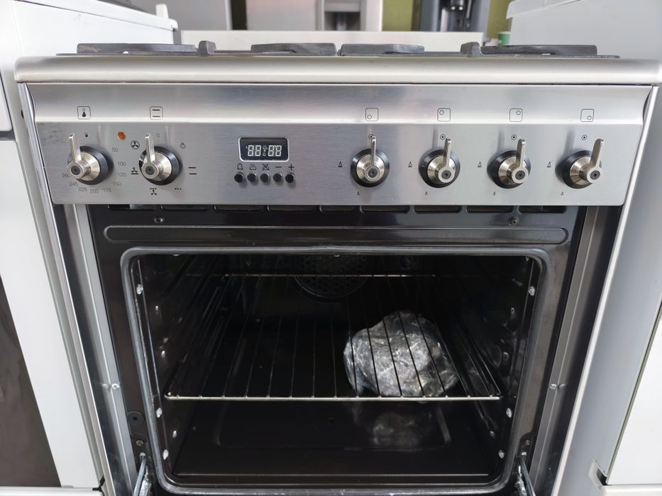 Професійна газова плита Smeg