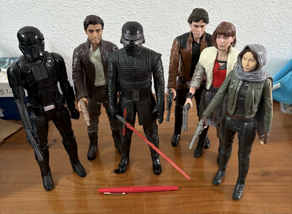 6 Different Star Wars Figures