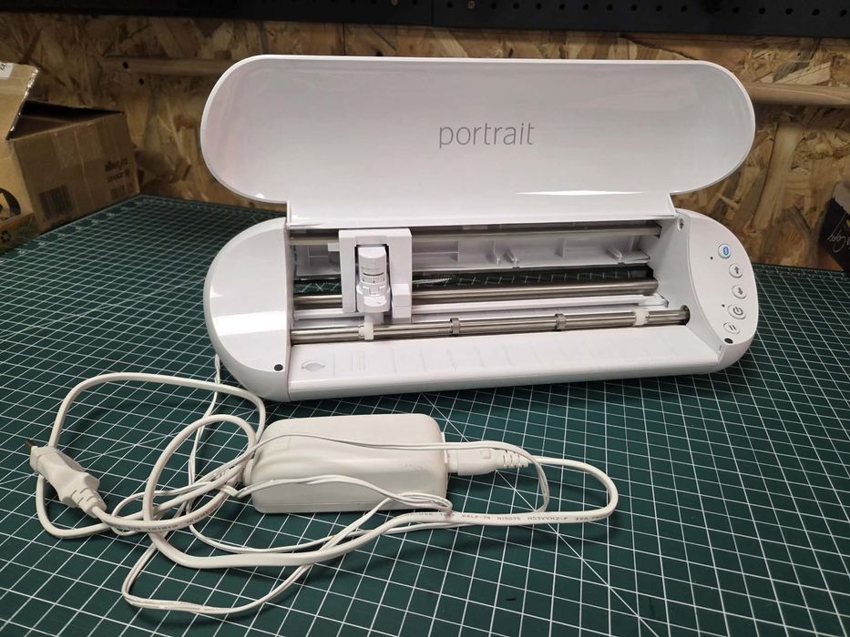 Ploter tnący silhouette portrait 3