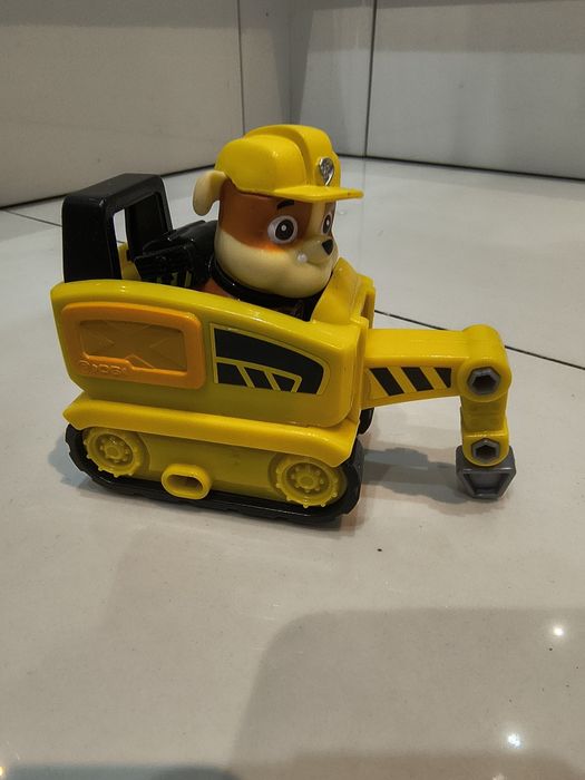 Psi Patrol - piesek Rubble z samochdem
Paw Patrol