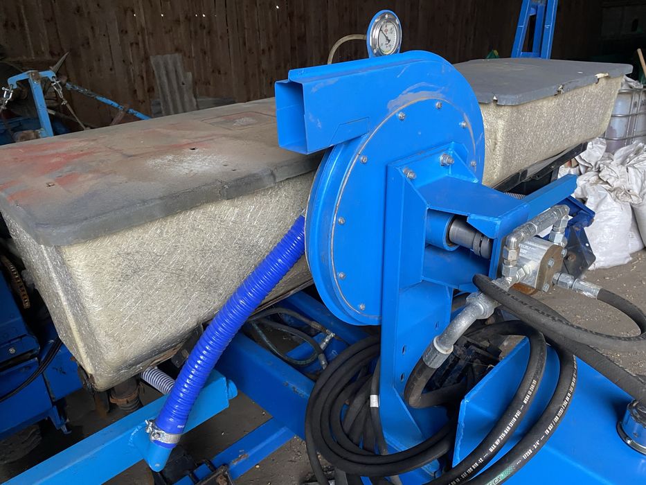 Kinze 2000 Precision Planting vSet 2