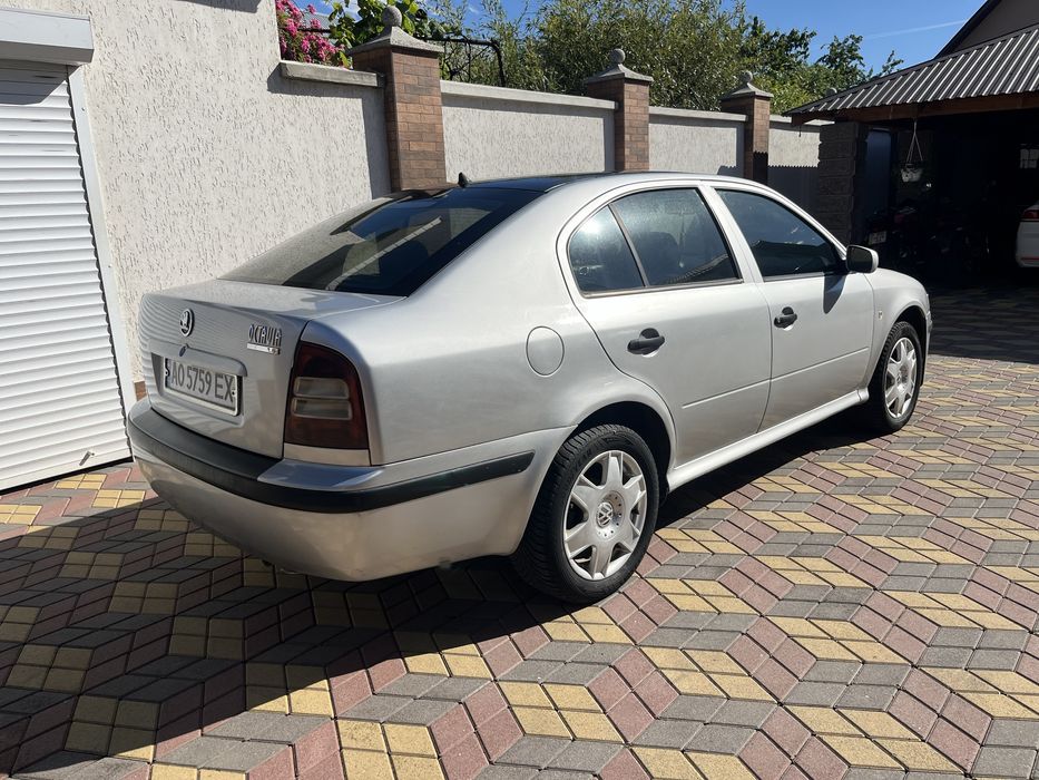 Škoda Octavia Tour 1.6 газ/бензин