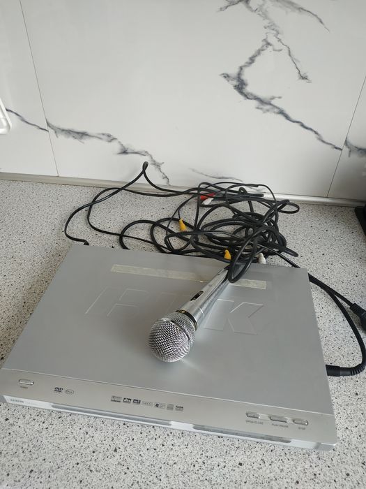 Продам DVD  плеер ВВК+караоке